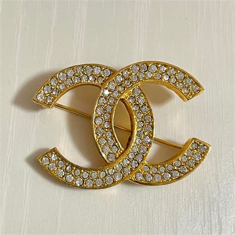 celebrity with chanel brooches